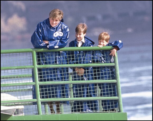Lady Diana et ses fils, William et Harry, au Canada en 1991. 