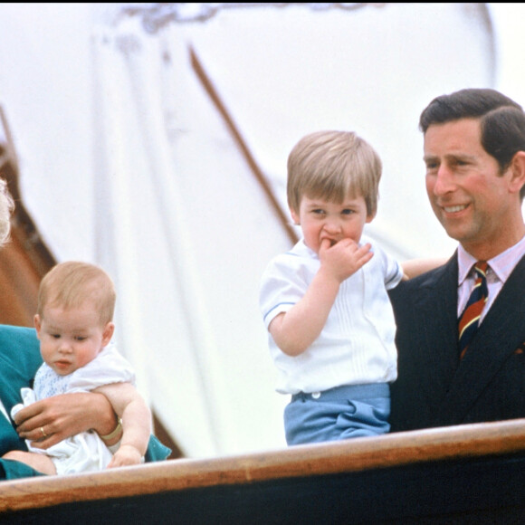 Diana et le prince Charles avec leurs fils, William et Harry, lors d'une visite à Venise en 1985.