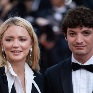 Niels Schneider et sa compagne Virginie Efira - Montée des marches du film "Hors Normes" pour la clôture du 72ème Festival International du Film de Cannes. Le 25 mai 2019