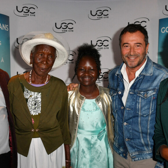 Sammy Kiplagat Chepsiror (directeur de l'école Leader's vision school au Kenya), Priscilla Sitienei alias Gogo et sa petite fille, Bernard Montiel, guest - Avant-première à l'Ugc Bercy à Paris le 31 aout 2021.  © Veeren/Bestimage 