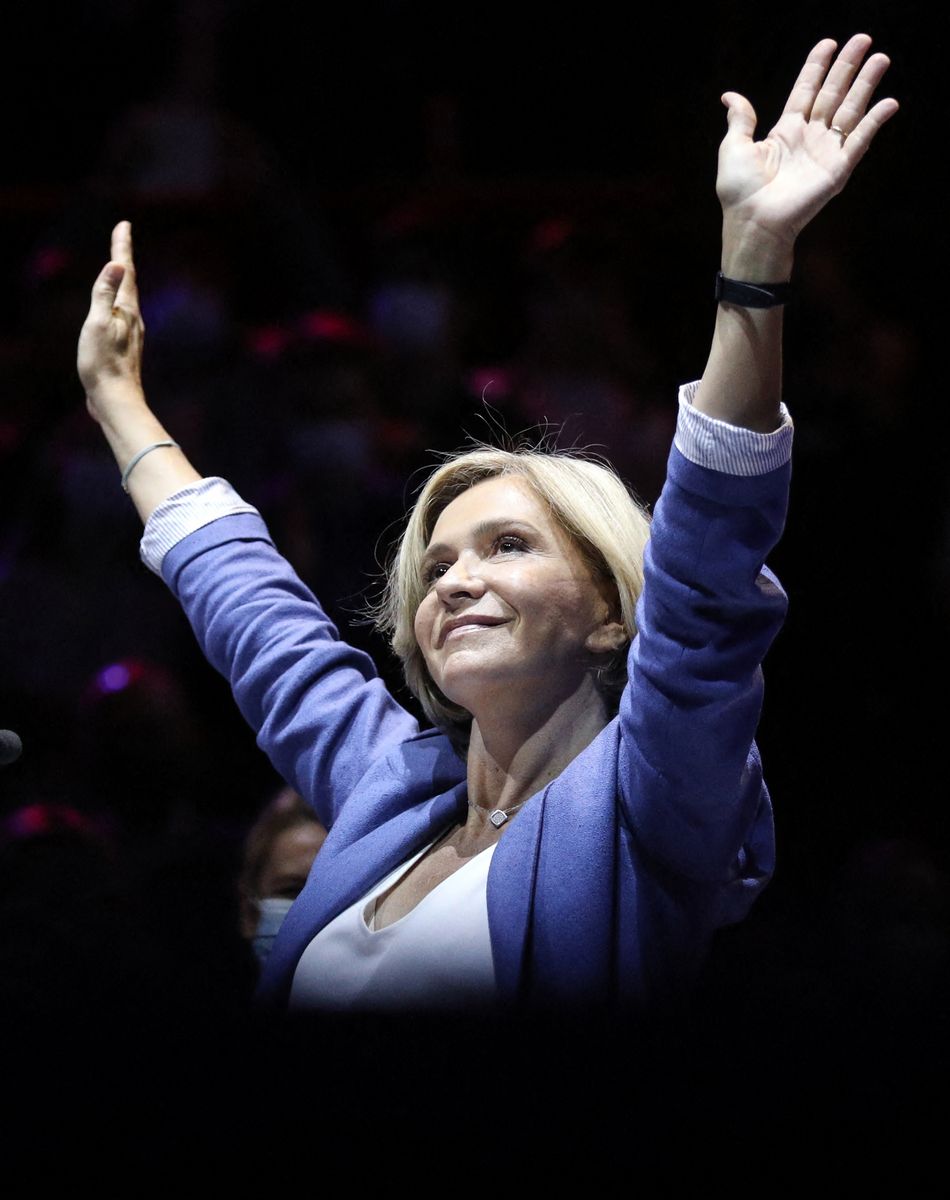 La présidente de la région Île-de-France et candidate à sa réélection, Valérie Pecresse prononce un discours lors d'un meeting au Cirque d'Hiver, à Paris, le 24 juin 2021, avant le second tour des élections régionales françaises qui se tiendra le 27 juin 2021. © Stéphane Lemouton / Bestimage