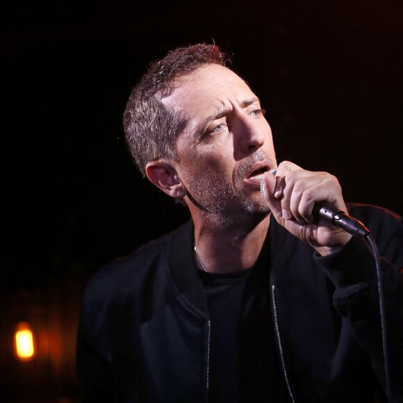 Semi-Exclusif - Gad Elmaleh présente en avant-première son album où il intérprète les grands succès de Claude Nougaro lors d'un concert privé (30 personnes) sur la péniche "Maison Claude Nougaro" à Toulouse, le 24 août 2020