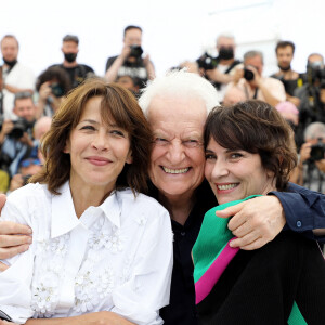 Sophie Marceau (habillée en Celine), André Dussollier, Géraldine Pailhas au photocall du film Tout s'est bien passé lors du 74ème festival international du film de Cannes le 8 juillet 2021 © Borde / Jacovides / Moreau / Bestimage 