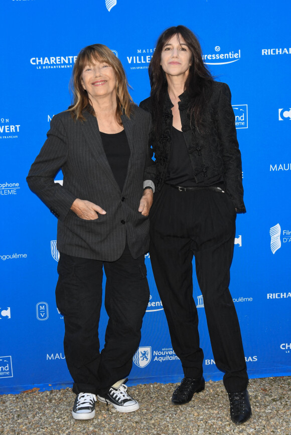 Jane Birkin et sa fille Charlotte Gainsbourg - Photocall du film "Jane par Charlotte" lors du 14ème Festival du Film Francophone d'Angoulême. Le 27 août 2021 © Coadic Guirec / Bestimage