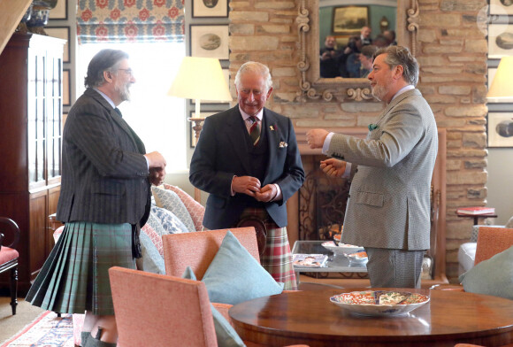 Photo datée du 1er mai 2019. Le prince Charles avec Lord Thurso et Michael Fawcett au Granary Accommodation. Ce dernier a démissionné de son poste après les révélations du "Sunday Times" à propos de ses relations malhonnêtes avec le businessman saoudien Mahfouz Marei Mubarak ben Mahfouz. Andrew Milligan/PA Wire/ABACAPRESS.COM