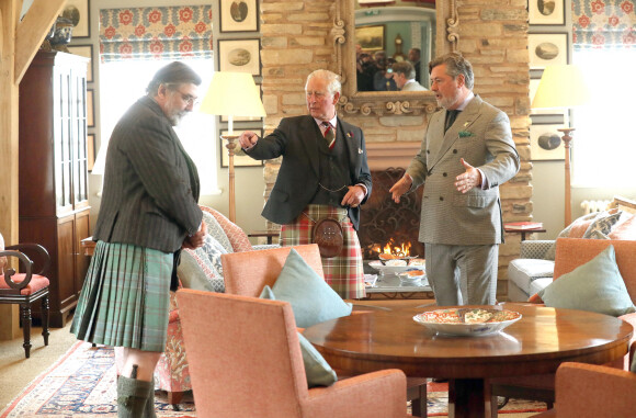 Photo datée du 1er mai 2019. Le prince Charles avec Lord Thurso et Michael Fawcett au Granary Accommodation. Ce dernier a démissionné de son poste après les révélations du "Sunday Times" à propos de ses relations malhonnêtes avec le businessman saoudien Mahfouz Marei Mubarak ben Mahfouz. Andrew Milligan/PA Wire/ABACAPRESS.COM