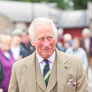 Le prince Charles, prince de Galles, et Camilla Parker Bowles, duchesse de Cornouailles, visitent le "Ballater Community and Heritage Hub" à Ballater où ils ont dévoilé une plaque inaugurale. Le 31 août 2021.