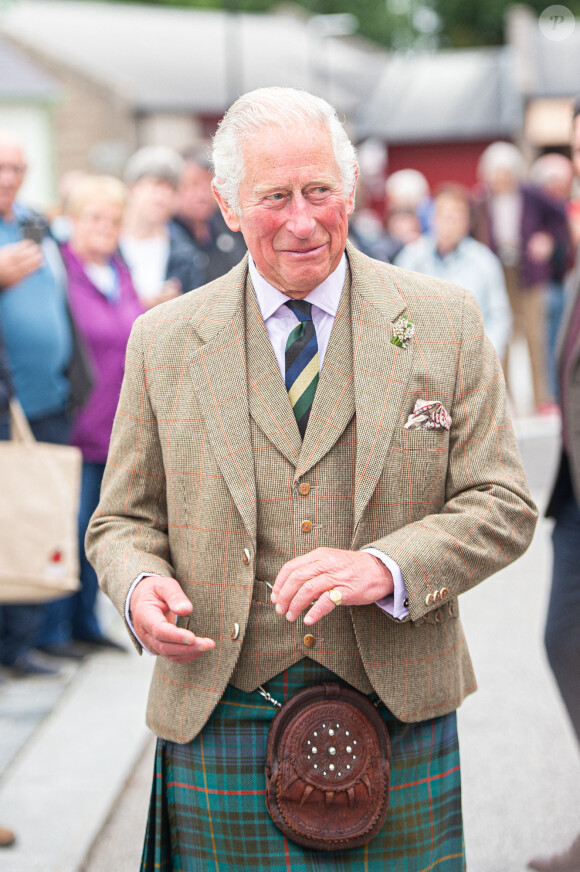 Le prince Charles, prince de Galles, et Camilla Parker Bowles, duchesse de Cornouailles, visitent le "Ballater Community and Heritage Hub" à Ballater où ils ont dévoilé une plaque inaugurale. Le 31 août 2021.