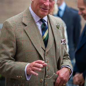 Le prince Charles, prince de Galles, et Camilla Parker Bowles, duchesse de Cornouailles, visitent le "Ballater Community and Heritage Hub" à Ballater où ils ont dévoilé une plaque inaugurale. Le 31 août 2021.