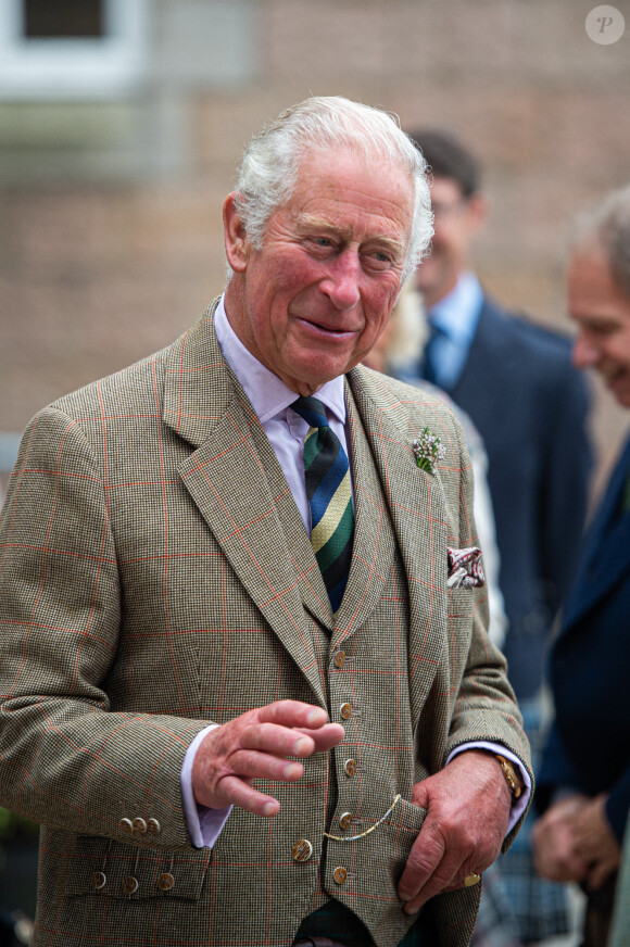 Le prince Charles, prince de Galles, et Camilla Parker Bowles, duchesse de Cornouailles, visitent le "Ballater Community and Heritage Hub" à Ballater où ils ont dévoilé une plaque inaugurale. Le 31 août 2021.