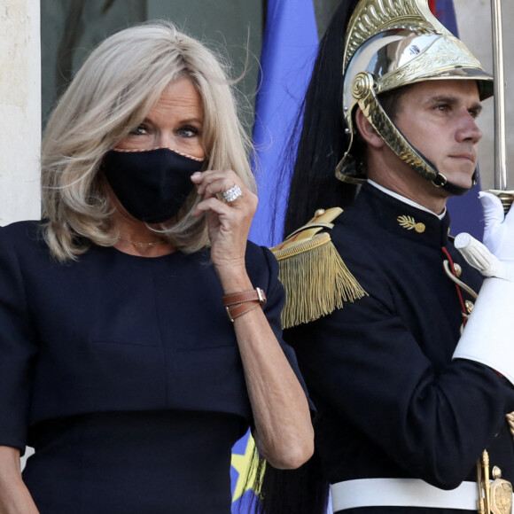 Le président de la République française et sa femme, la Première Dame, Brigitte Macron accueillent le président de la République du Chili, avant leur entretien au palais de l'Elysée à Paris, le 6 septembre 2021. © Stéphane Lemouton/Bestimage 