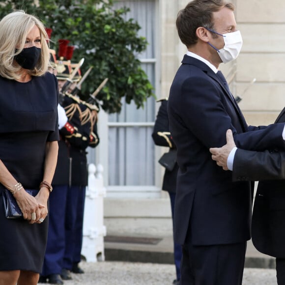 Le président de la République française et sa femme, la Première Dame, Brigitte Macron accueillent le président de la République du Chili, avant leur entretien au palais de l'Elysée à Paris, le 6 septembre 2021. © Stéphane Lemouton/Bestimage 