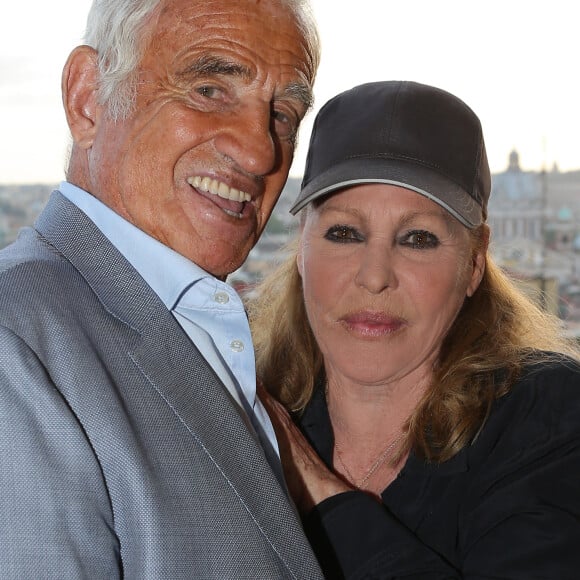 Jean-Paul Belmondo et Ursula Andress - Tournage du documentaire "Belmondo par Belmondo" à Rome. Le 23 mai 2014. © Frederic Nebinger / Bestimage