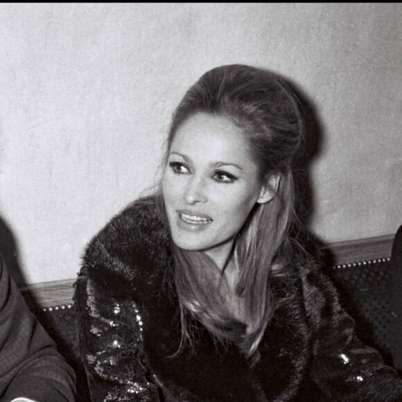 Archives - Jean-Paul Belmondo et Ursula Andress lors de la sortie du film "Le Voleur". Paris. 1967.