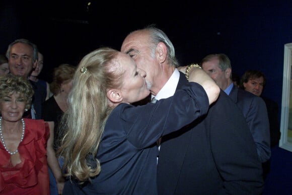 Archives - Ursula Andress et Sean Connery - Vernissage de l'exposition de Micheline Roquebrune au Vittoriano Museum à Rome. Le 30 mai 2001.