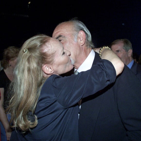 Archives - Ursula Andress et Sean Connery - Vernissage de l'exposition de Micheline Roquebrune au Vittoriano Museum à Rome. Le 30 mai 2001.