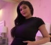 Kylie Jenner (enceinte) dans une vidéo pour annoncer la naissance de sa fille, bébé dont le papa est Travis Scott.