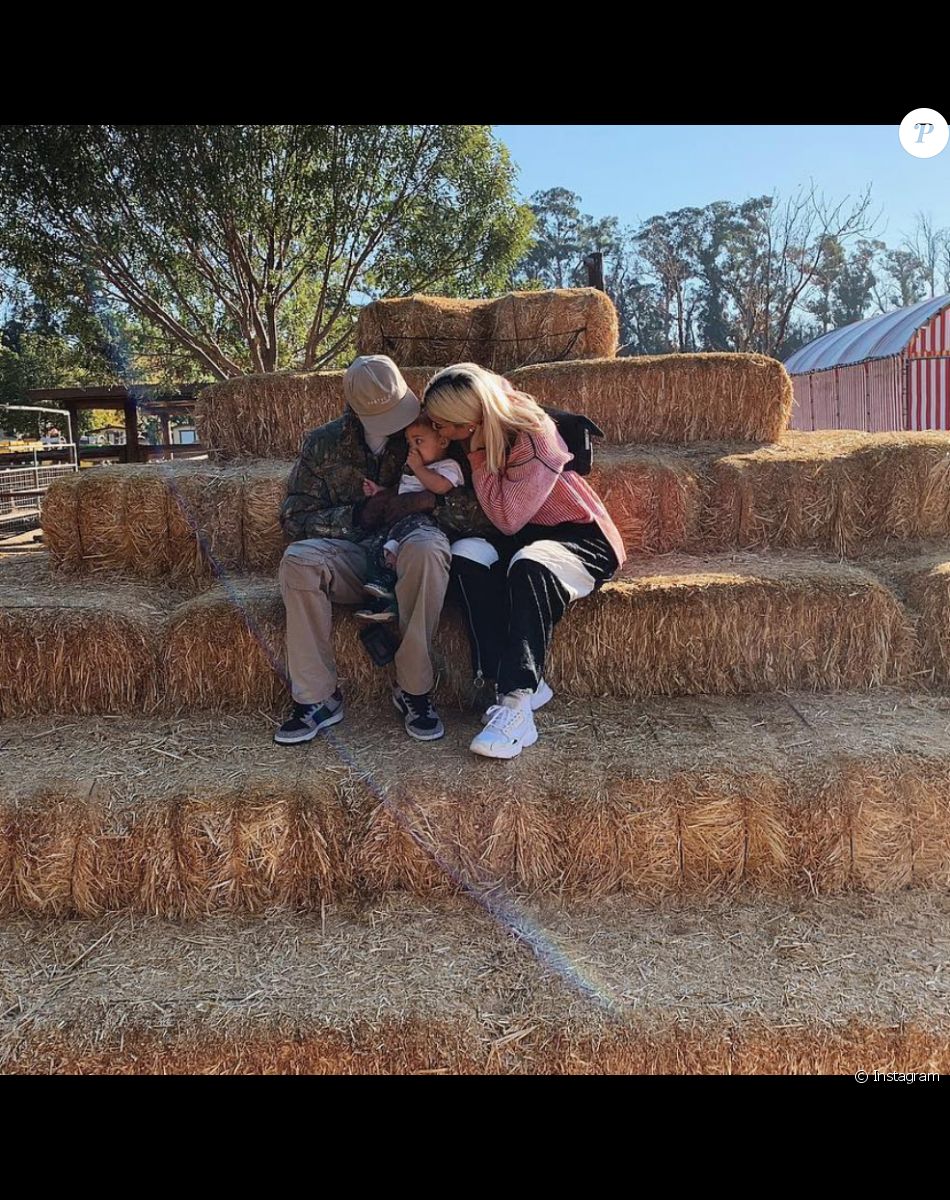 Travis Scott et Kylie Jenner avec leur fille Stormi. Photo publiée sur Instagram le 24 octobre 2018.