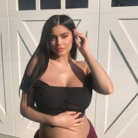 Kylie Jenner enceinte : elle officialise sa grossesse en vidéo