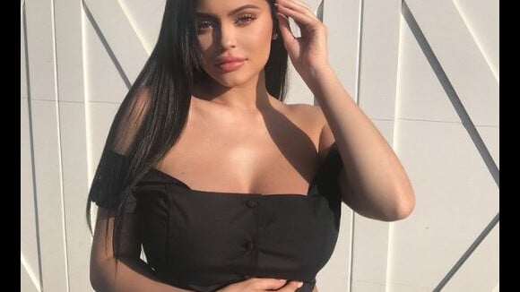 Kylie Jenner enceinte : elle officialise sa grossesse en vidéo