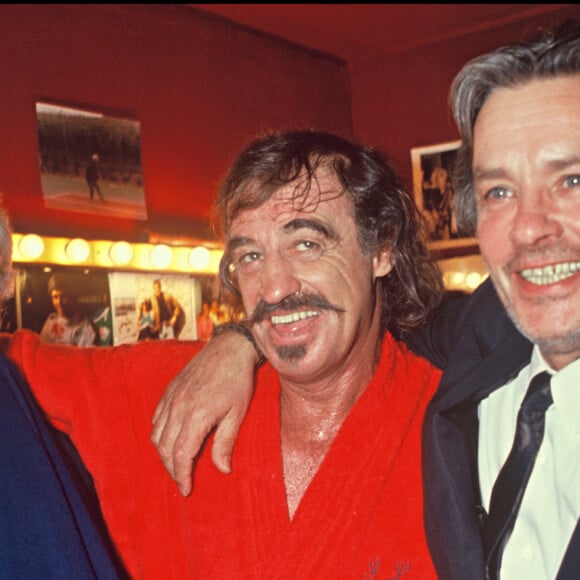 Archives - Jean Marais, Jean-Paul Belmondo et Alain Delon après la générale de "Cyrano de Bergerac" en 1990.