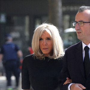 Brigitte Macron et José Pietroboni, chef du protocole - Obsèques de Florence Rogers-Pinault en l'Église Saint-Sulpice à Paris