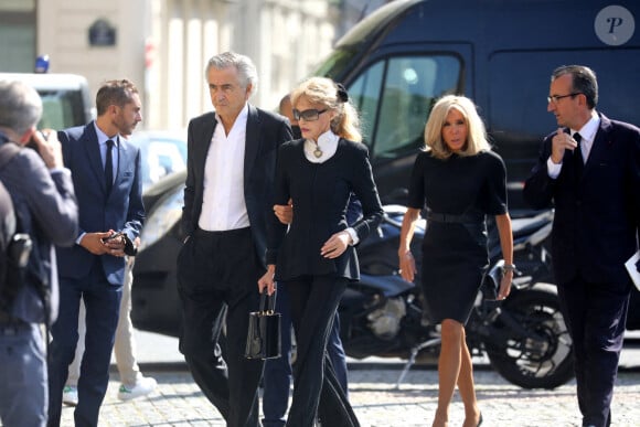 Bernard-Henri Lévy et sa femme Arielle Dombasle, Brigitte Macron et José Pietroboni, chef du protocole - Obsèques de Florence Rogers-Pinault en l'Église Saint-Sulpice à Paris, le 8 septembre 2021.