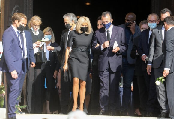 Arielle Dombasle et son mari Bernard-Henri Lévy, Brigitte Macron et José Pietroboni, chef du protocole, Jack Lang - Sorties des obsèques de Florence Rogers-Pinault en l'Église Saint-Sulpice à Paris, le 8 septembre 2021.