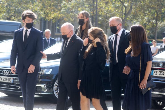 Augustin James, François Pinault, Valentina Pinault, Mathilde Pinault, François-Henri Pinault et sa femme Salma Hayek - Obsèques de Florence Rogers-Pinault en l'Église Saint-Sulpice à Paris