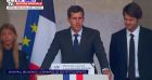 Victor Belmondo rend hommage à son grand-père, Jean-Paul Belmondo, dans la Cour d'honneur de l'Hôtel des Invalides.