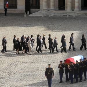 Le cercueil de Jean-Paul Belmondo et les membres de la famille, Patricia Belmondo, Alain Belmondo, Luana, Stella, Annabelle, Paul, Alessandro, Victor, Florence, Giacomo, Olivier, Muriel Belmondo, Elodie Constantin, Pierre Vernier, Natty Tardivel Belmondo - Cérémonie d'hommage national à Jean-Paul Belmondo à l'Hôtel des Invalides à Paris, le 9 septembre 2021. © Dominique Jacovides/Bestimage