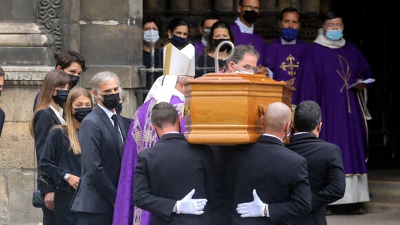 Obsèques de Jean-Paul Belmondo : Paul, Victor, Stella... L'émotion de la famille à l'église