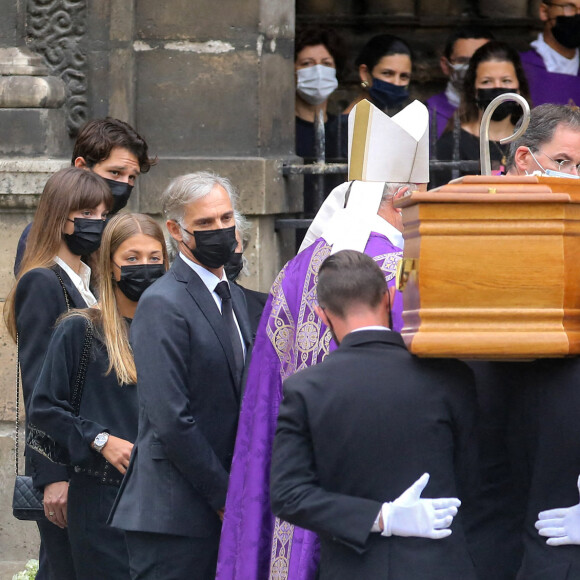 Paul Belmondo, Florence Belmondo, Stella Belmondo, Annabelle Belmondo, Victor et Alessandro Belmondo - Obsèques de Jean-Paul Belmondo en l'église Saint-Germain-des-Prés, à Paris. © Dominique Jacovides / Bestimage