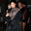 Kylie Jenner enceinte : elle ose la robe transparente et dévoile son babybump en culotte noire