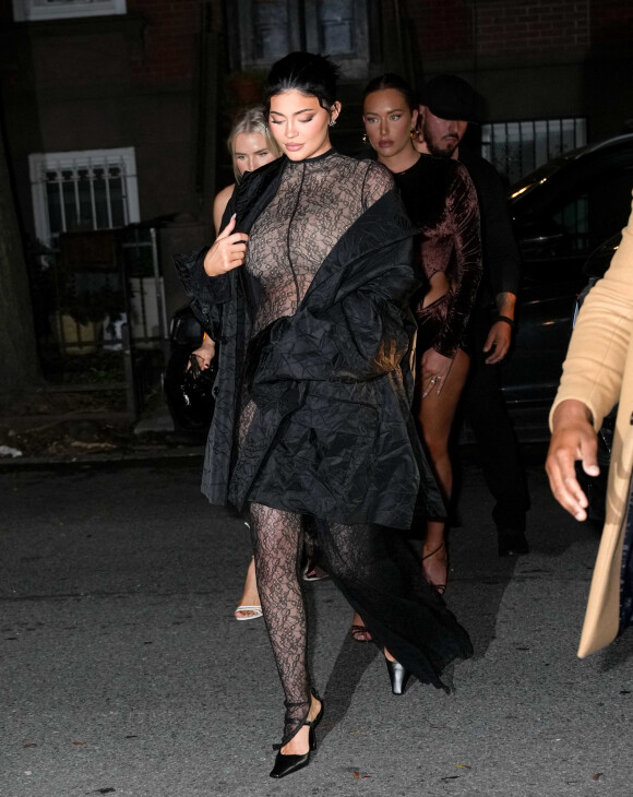 Kylie Jenner, enceinte, arrive à la soirée d'anniversaire de Fai Khadra au restaurant "Lucali" à New York City, New York, Etats-Unis. 