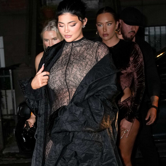 Kylie Jenner, enceinte, arrive à la soirée d'anniversaire de Fai Khadra au restaurant "Lucali" à New York City, New York, Etats-Unis. 