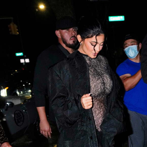 Kylie Jenner, enceinte, arrive à la soirée d'anniversaire de Fai Khadra au restaurant "Lucali" à New York City, New York, Etats-Unis, le 9 septembre 2021. 