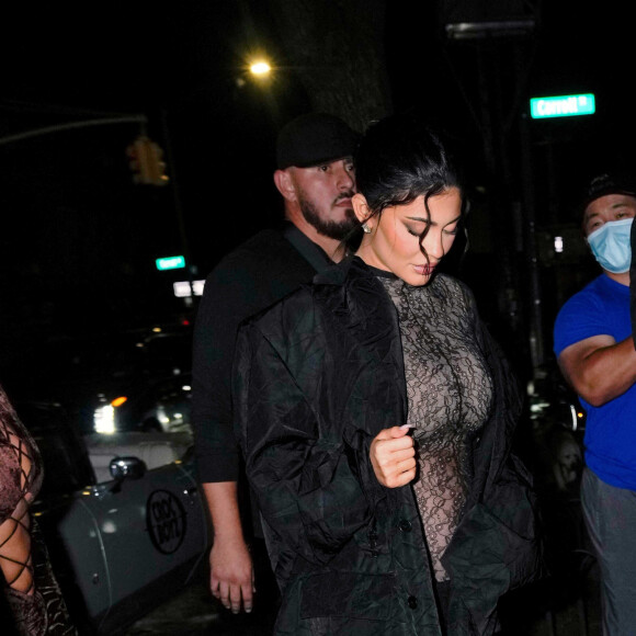 Kylie Jenner, enceinte, arrive à la soirée d'anniversaire de Fai Khadra au restaurant "Lucali" à New York City, New York, Etats-Unis, le 9 septembre 2021. 