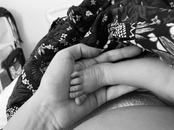Laura Calu (scènes de ménages) dévoile comment s'est passé son accouchement sur Instagram.