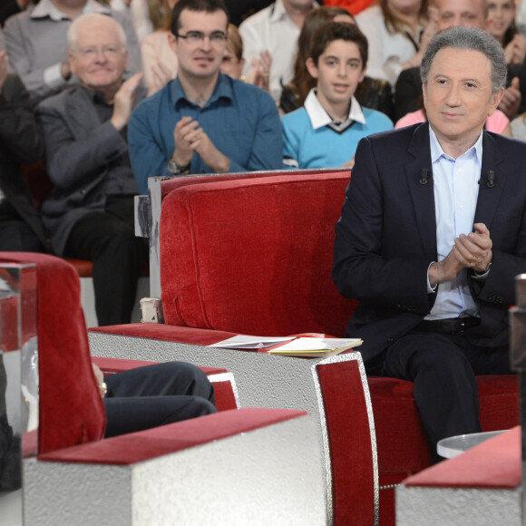 Info - L'émission "Vivement Dimanche" avec Jean-Paul Belmondo en 2013 sera rediffusée dimanche 12 septembre - Jean-Paul Belmondo, Michel Drucker - Enregistrement de l'emission "Vivement Dimanche" a Paris le 10 avril 2013 qui sera diffusee le 14 avril. © Coadic Guirec / Bestimage 