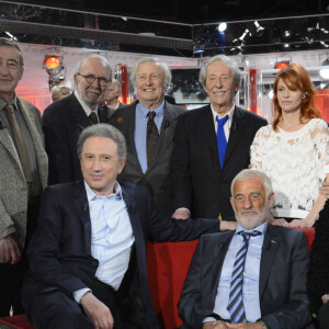 Info - L'émission "Vivement Dimanche" avec Jean-Paul Belmondo en 2013 sera rediffusée dimanche 12 septembre - Michel Drucker, Jean-Paul Belmondo, Claudia Cardinale, Charles Gerard, Jean Rochefort, Pierre Vernier Jean-Pierre Marielle, Robert Hossein et Claude Rich - Enregistrement de l'emission "Vivement Dimanche" a Paris le 10 avril 2013 qui sera diffusee le 14 avril. © Coadic Guirec / Bestimage 