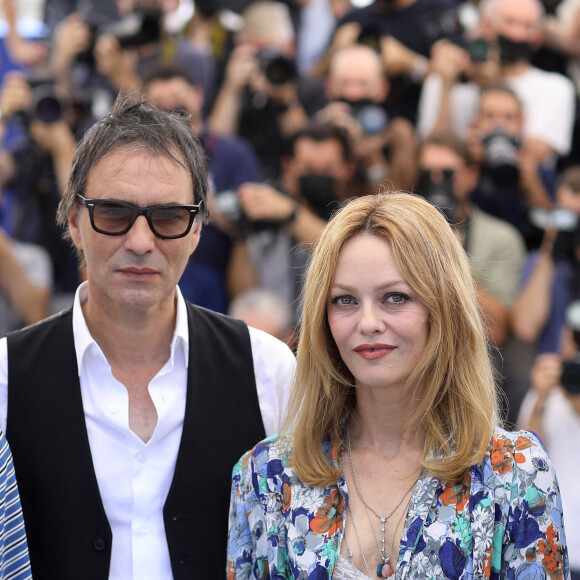 Vanessa Paradis, Samuel Benchetrit (réalisateur) au photocall du film Cette musique ne joue pour personne (Cannes première) lors du 74ème festival international du film de Cannes le 10 juillet 2021 © Borde / Jacovides / Moreau / Bestimage 