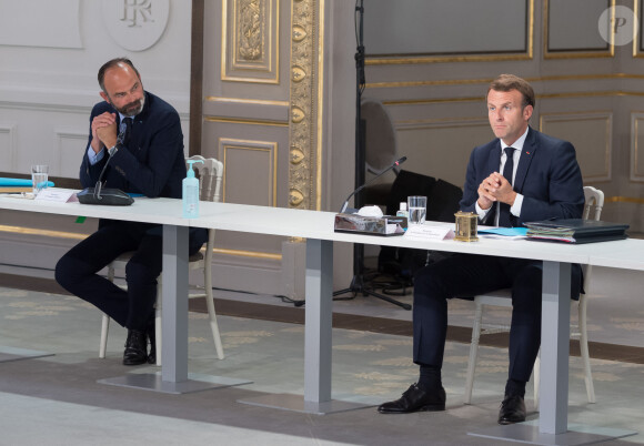 Le président de la république Emmanuel Macron tient une réunion avec les partenaires sociaux au Palais de l'Élysée le 24 juin 2020 - © Jacques Witt / Pool / Bestimage