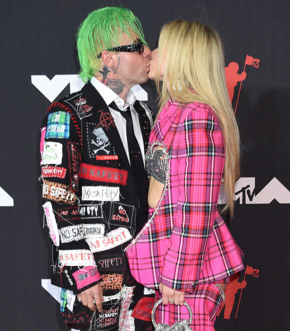Avril Lavigne et son compagnon Mod Sun aux MTV Video Music Awards à New York le 12 septembre 2021.