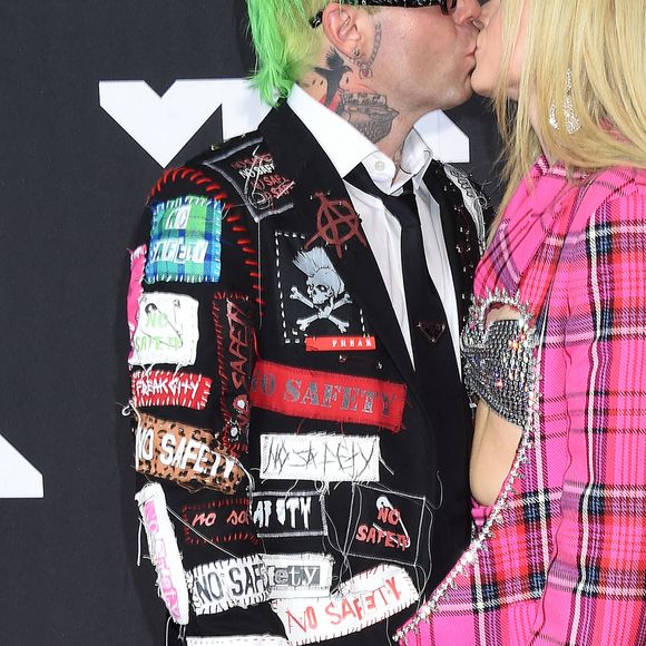 Avril Lavigne et son compagnon Mod Sun aux MTV Video Music Awards à New York le 12 septembre 2021.