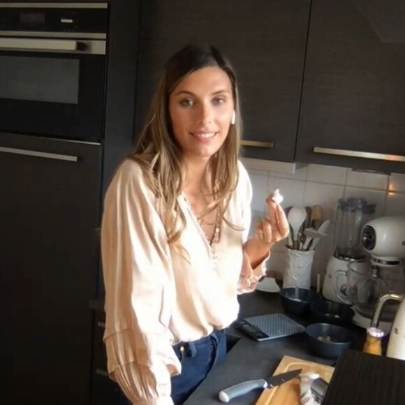Camille Cerf met Cyril Lignac mal à l'aise dans "Tous en cuisine", le 13 septembre 2021