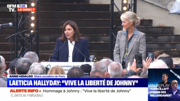 Anne Hidalgo, auprès de Laeticia Hallyday et ses filles, lors de l'inauguration d'une place Johnny Hallyday à Bercy, le 14 septembre 2021.