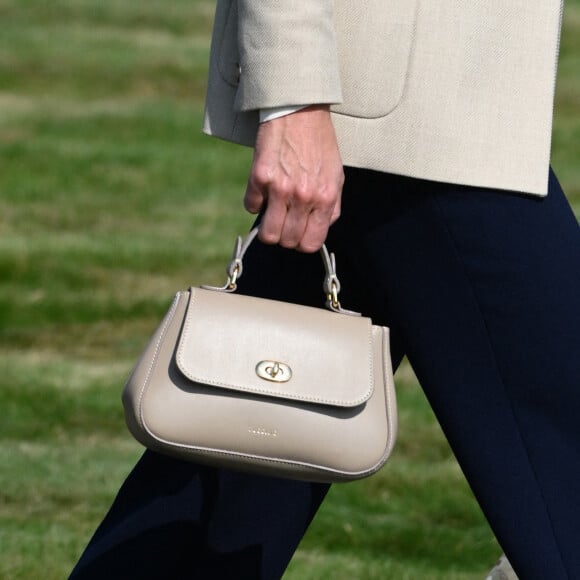 Catherine (Kate) Middleton, duchesse de Cambridge, visite la RAF Brize Norton, pour rencontrer des militaires et des civils qui ont aidé à évacuer les Afghans de leur pays, à Oxflord, Royaume Uni, le 15 septembre 2021.