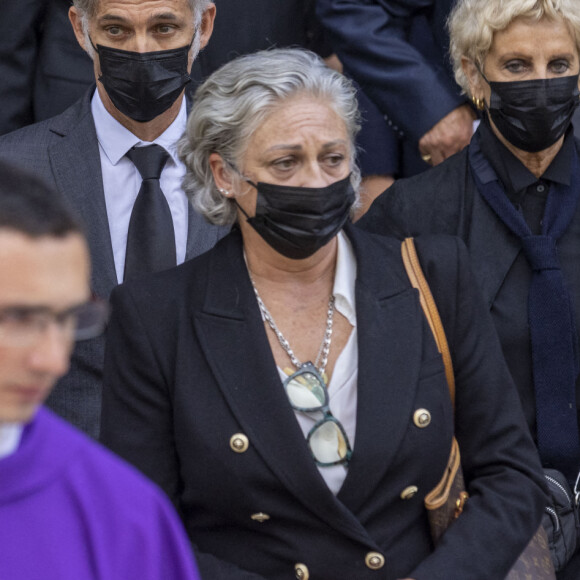 Stella Belmondo, Paul Belmondo, Florence Belmondo et Muriel Belmondo (soeur de Jean-Paul Belmondo) aux obsèques de Jean-Paul Belmondo en l'église Saint-Germain-des-Prés, à Paris le 10 septembre 2021. © Cyril Moreau / Bestimage 