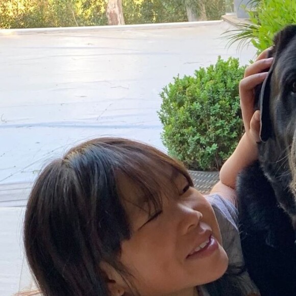 Joy Hallyday - Laeticia Hallyday rend hommage à son chien Santos, mort le 19 septembre 2021.